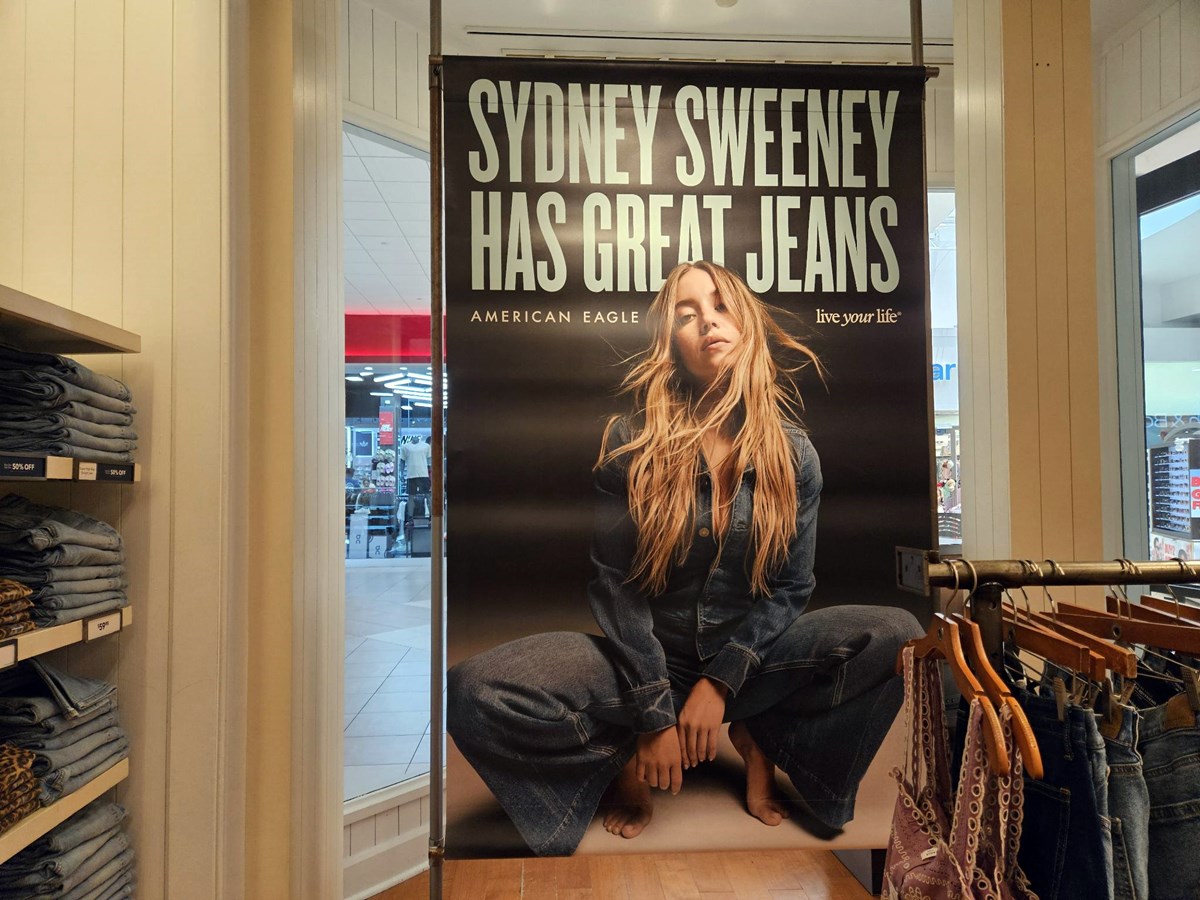 Сидни Суини American Eagle Jeans