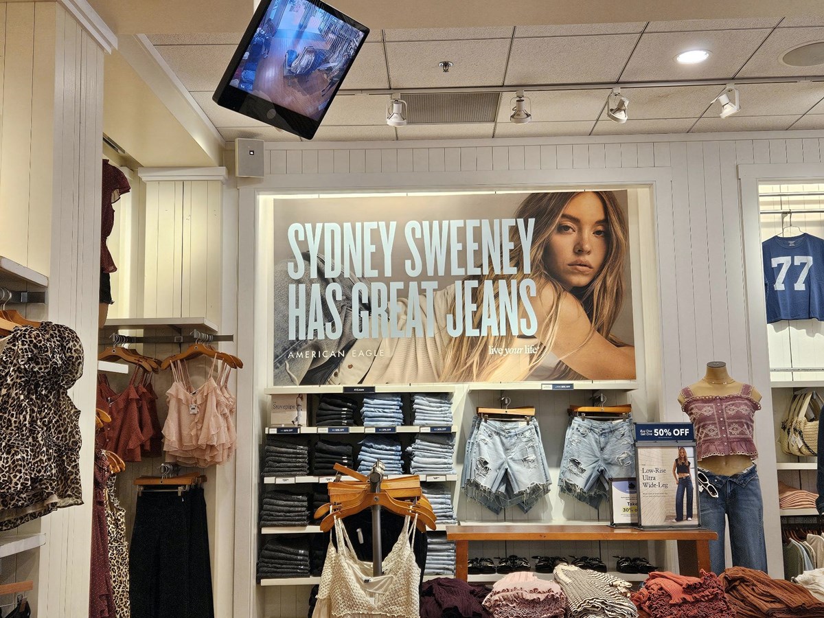 Сидни Суини American Eagle Jeans
