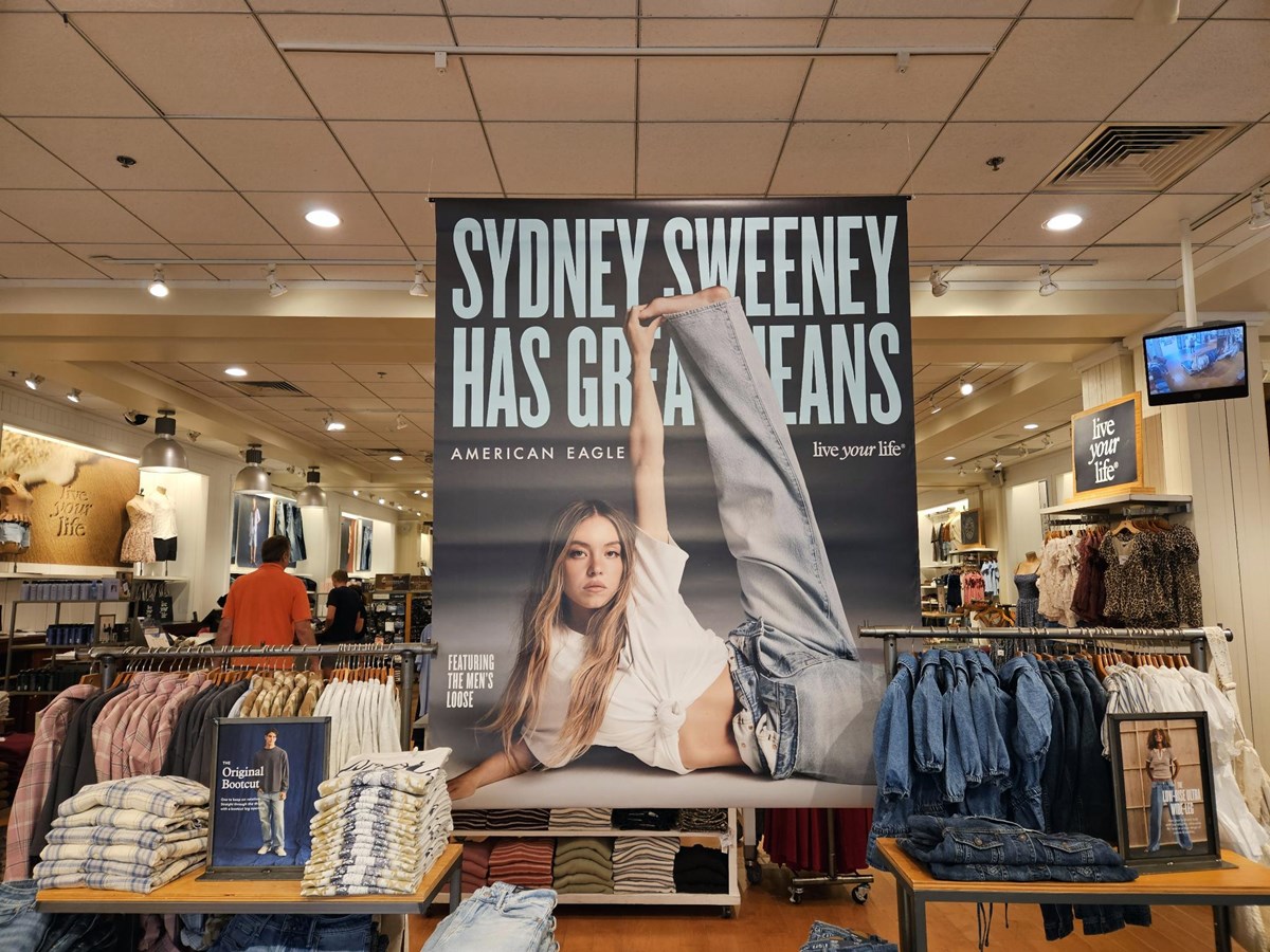 Сидни Суини American Eagle Jeans