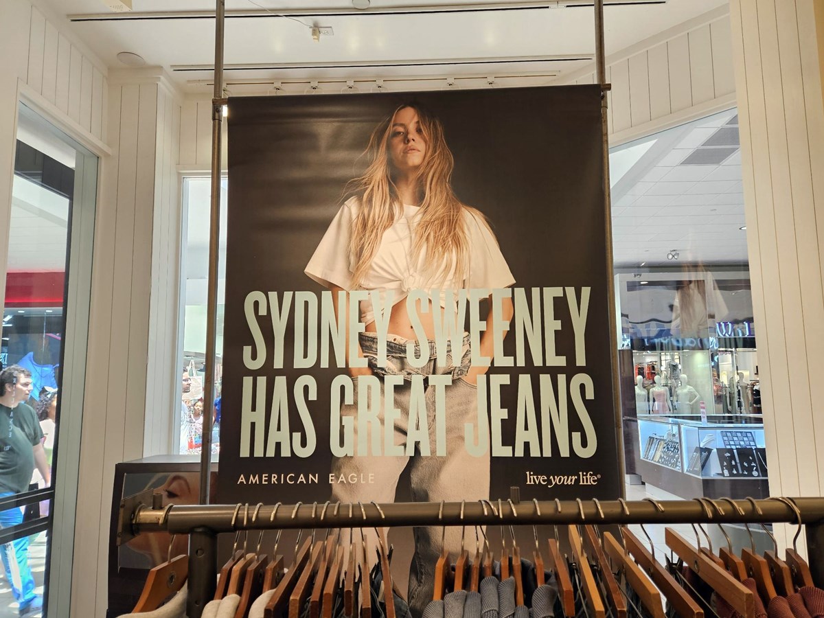 Сидни Суини American Eagle Jeans