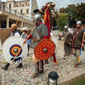 Маршируващи легионери, възстановка. Архив Mos Maiorum Upiae Serdicae "Serdica is my Rome" 2022 Маршируващи легионери, възстановка. Архив Mos Maiorum Upiae Serdicae "Serdica is my Rome" 2022