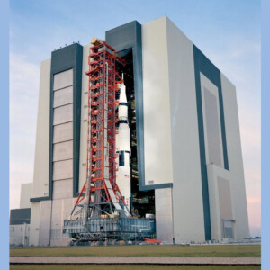 Сградата за вертикално сглобяване на ракетни системи (VAB) (autoevolution.com) Сградата за вертикално сглобяване на ракетни системи (VAB)