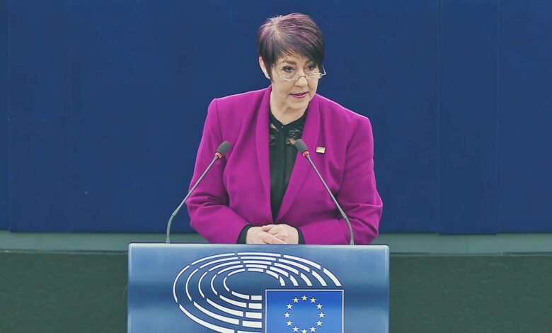 Кристин Андерсон X цензура